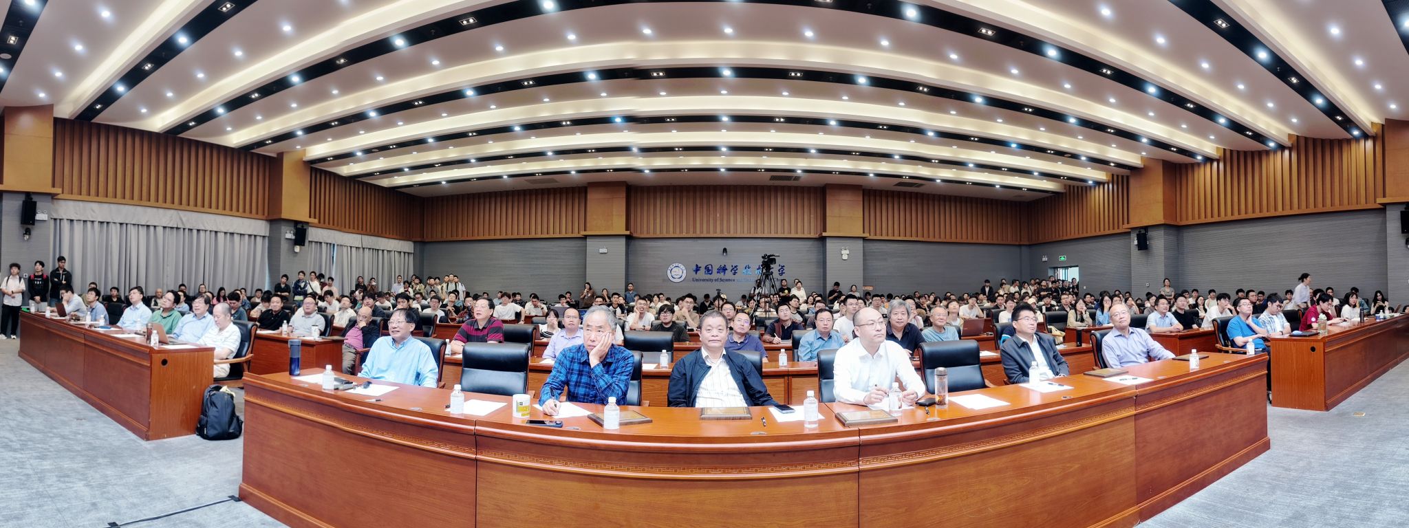 国际功能材料量子设计中心（ICQD）成功举办月度演讲百期系列活动(图3)