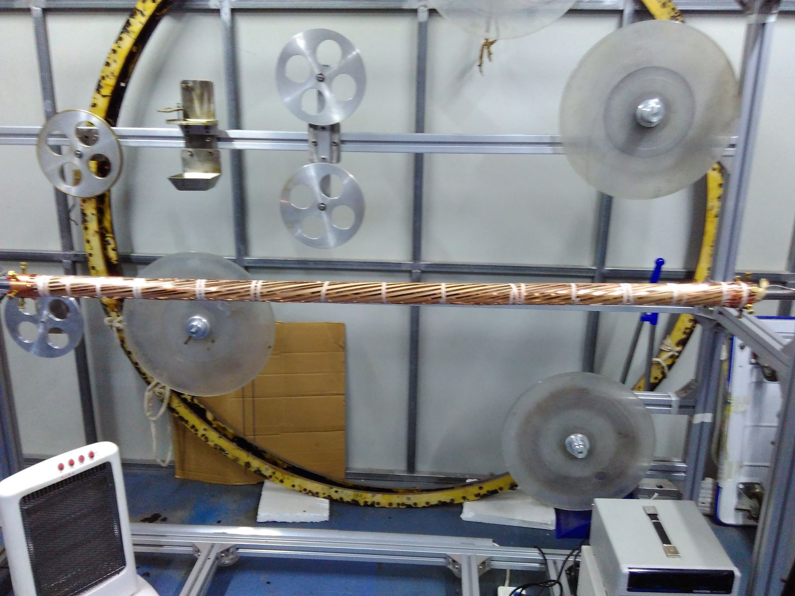 【午报】三大指数震荡整理涨跌不一商业航天、AI应用等热门赛道反复活跃